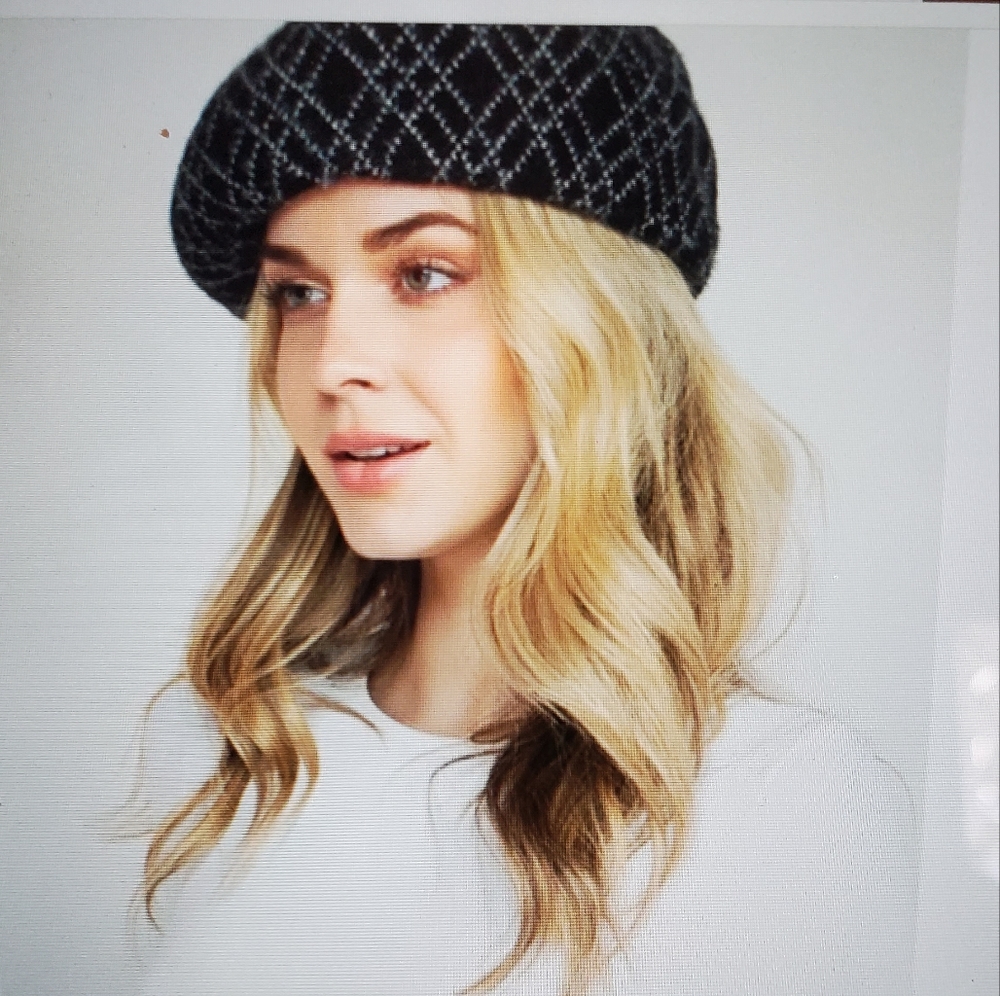 Stylish Black Plaid Women's Beret